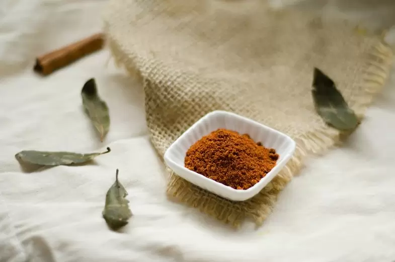 A canela é um tempero saudável que ajuda a equilibrar a insulina no sangue.